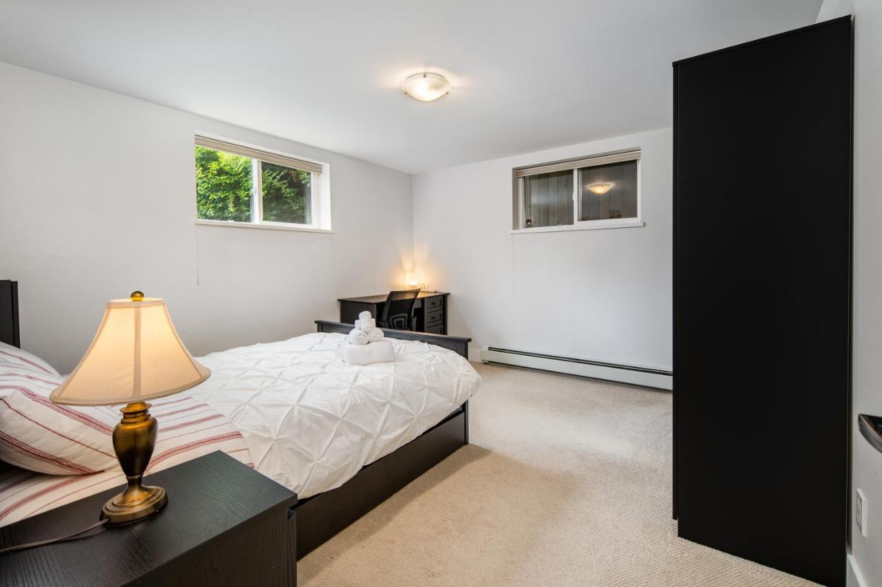 Gorgeous 4 Bedroom Garden Level Suite At Vancouver West & Ubc Екстер'єр фото