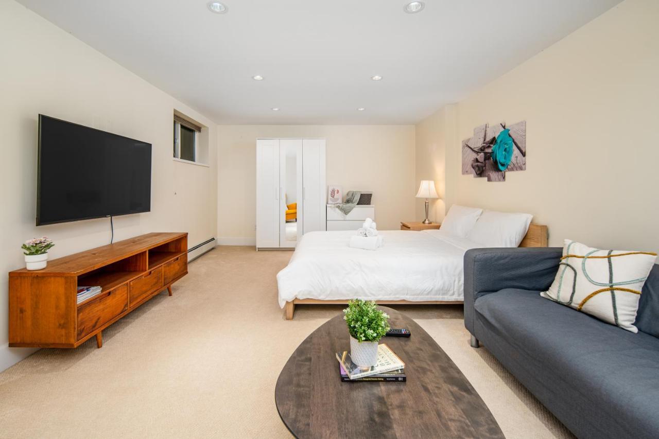 Gorgeous 4 Bedroom Garden Level Suite At Vancouver West & Ubc Екстер'єр фото