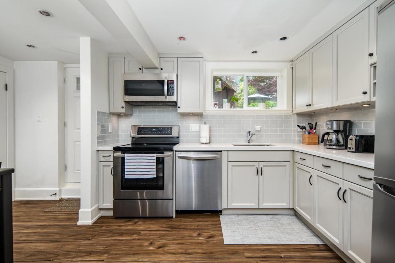 Gorgeous 4 Bedroom Garden Level Suite At Vancouver West & Ubc Екстер'єр фото