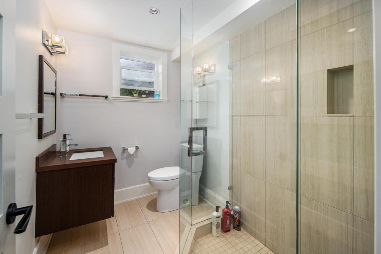 Gorgeous 4 Bedroom Garden Level Suite At Vancouver West & Ubc Екстер'єр фото